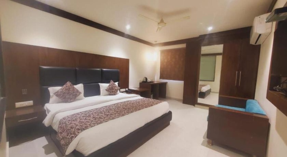 Hotel Love Kush Main image