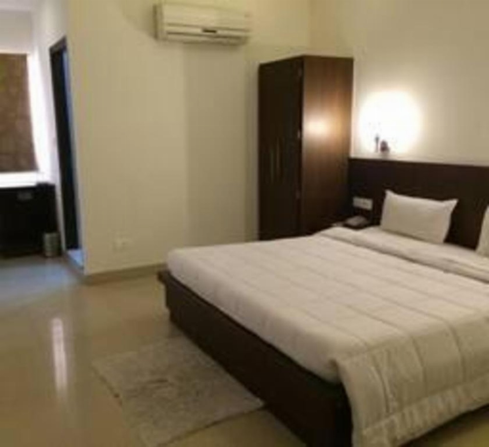 Room image 4