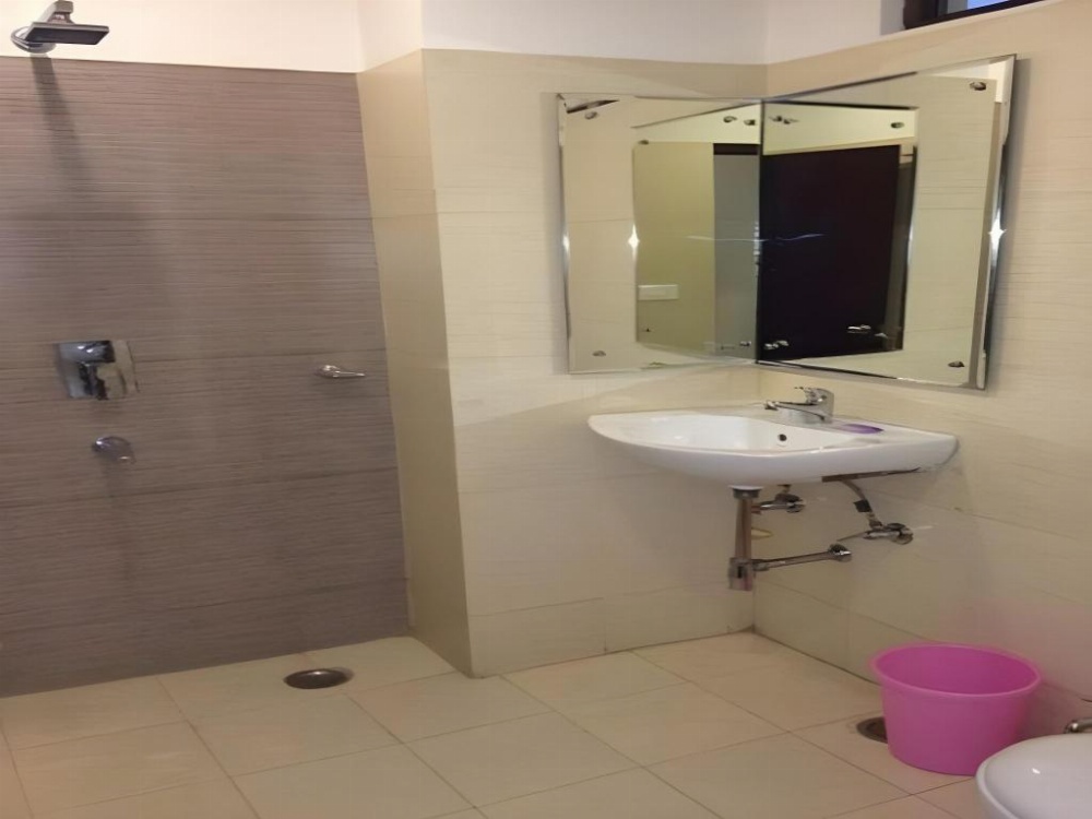 Room image 3
