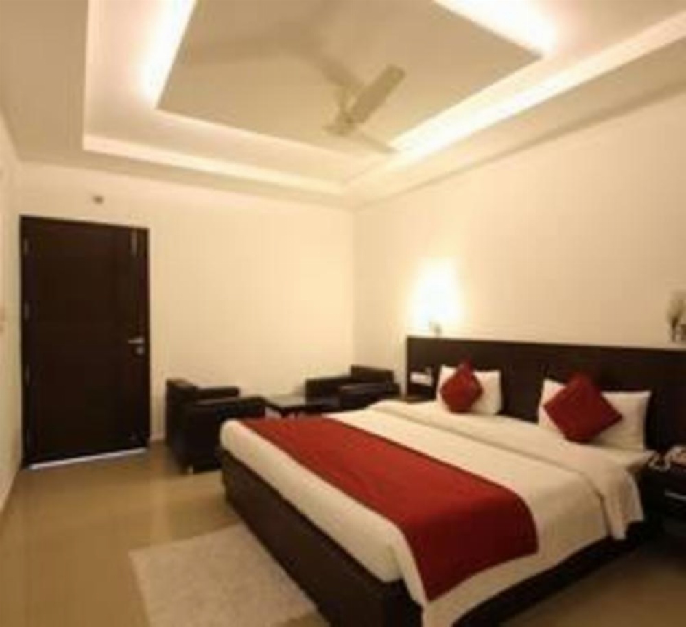 Room image 4